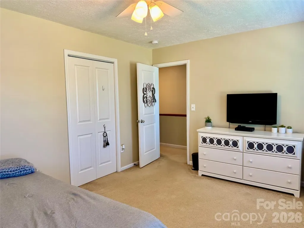 1688 Buffett Circle Hickory NC 28602