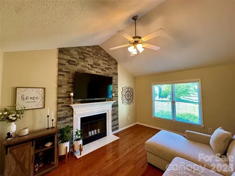 1688 Buffett Circle Hickory NC 28602