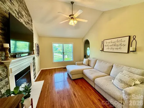 1688 Buffett Circle Hickory NC 28602