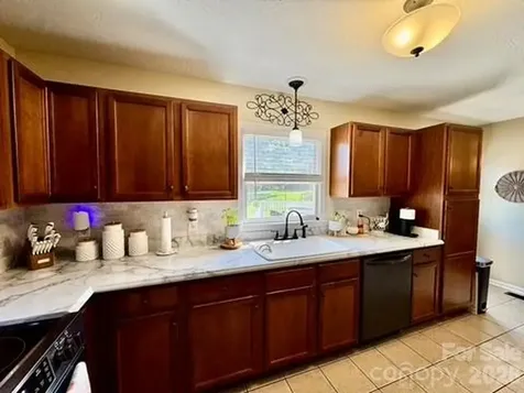 1688 Buffett Circle Hickory NC 28602
