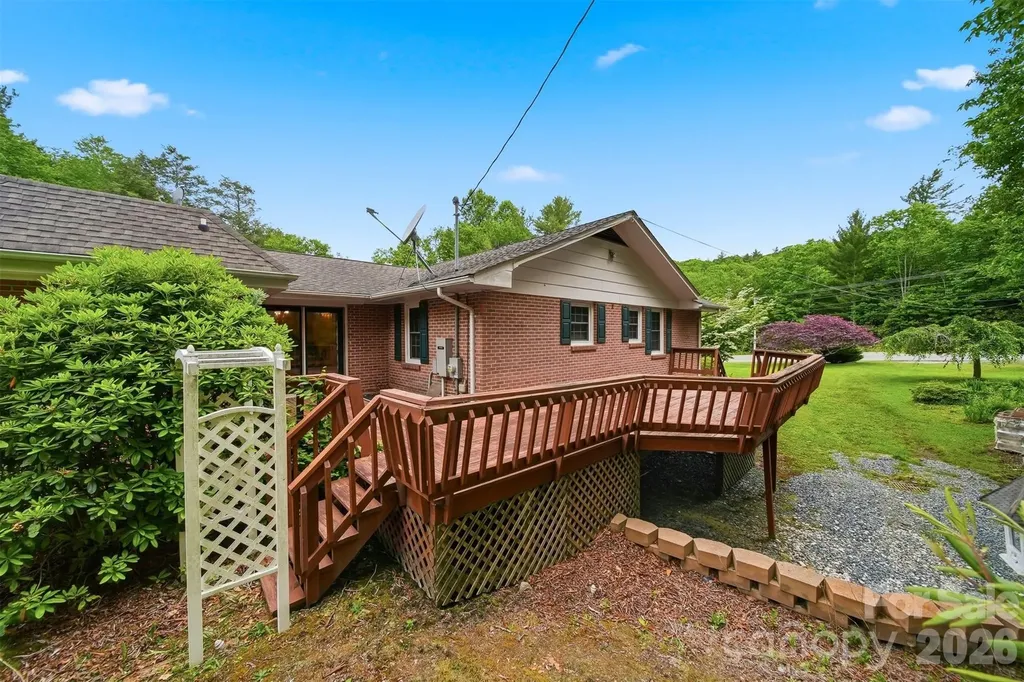 9121 Nc 181 Highway Newland NC 28657