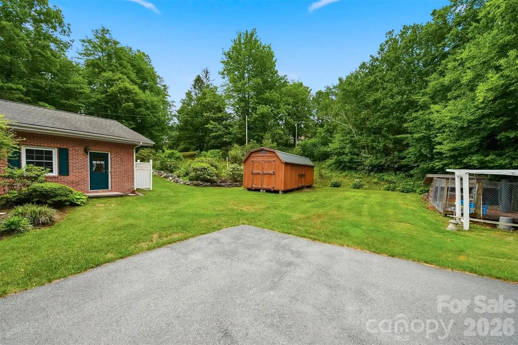 9121 Nc 181 Highway Newland NC 28657