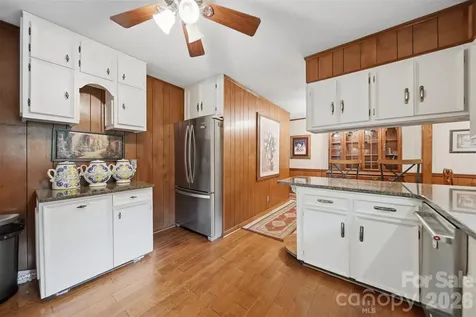 9121 Nc 181 Highway Newland NC 28657