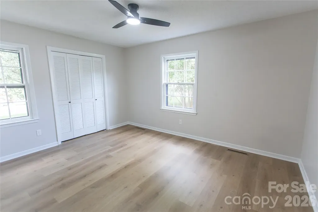 1880 Woodridge Circle Hickory NC 28602