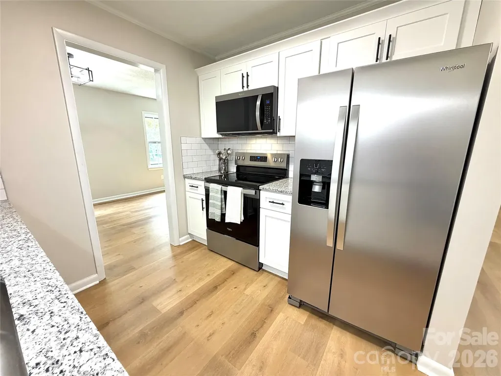 1880 Woodridge Circle Hickory NC 28602