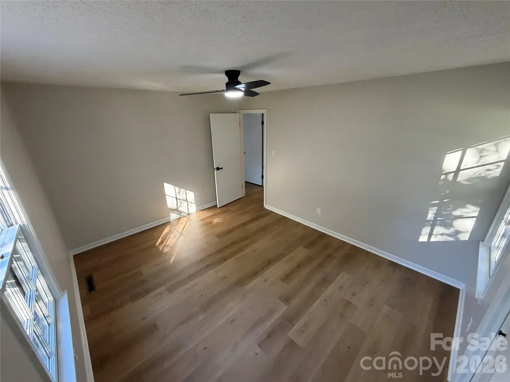 1880 Woodridge Circle Hickory NC 28602