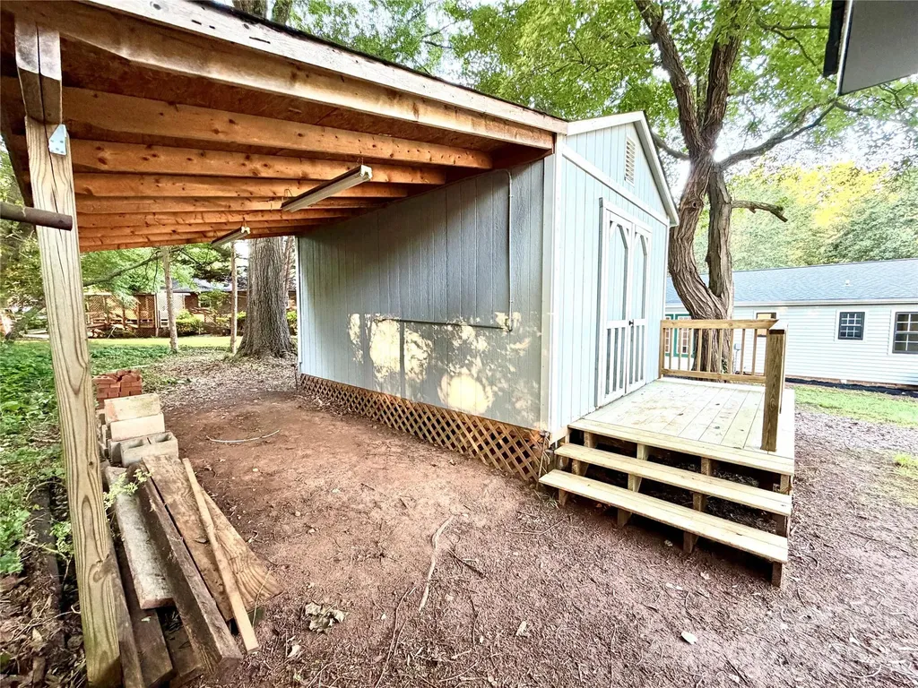 1880 Woodridge Circle Hickory NC 28602