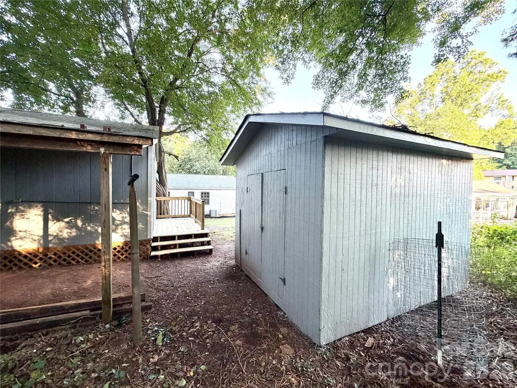 1880 Woodridge Circle Hickory NC 28602