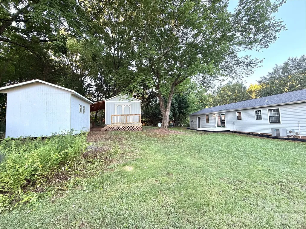 1880 Woodridge Circle Hickory NC 28602