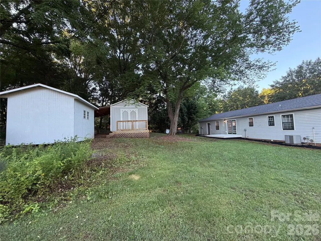 1880 Woodridge Circle Hickory NC 28602