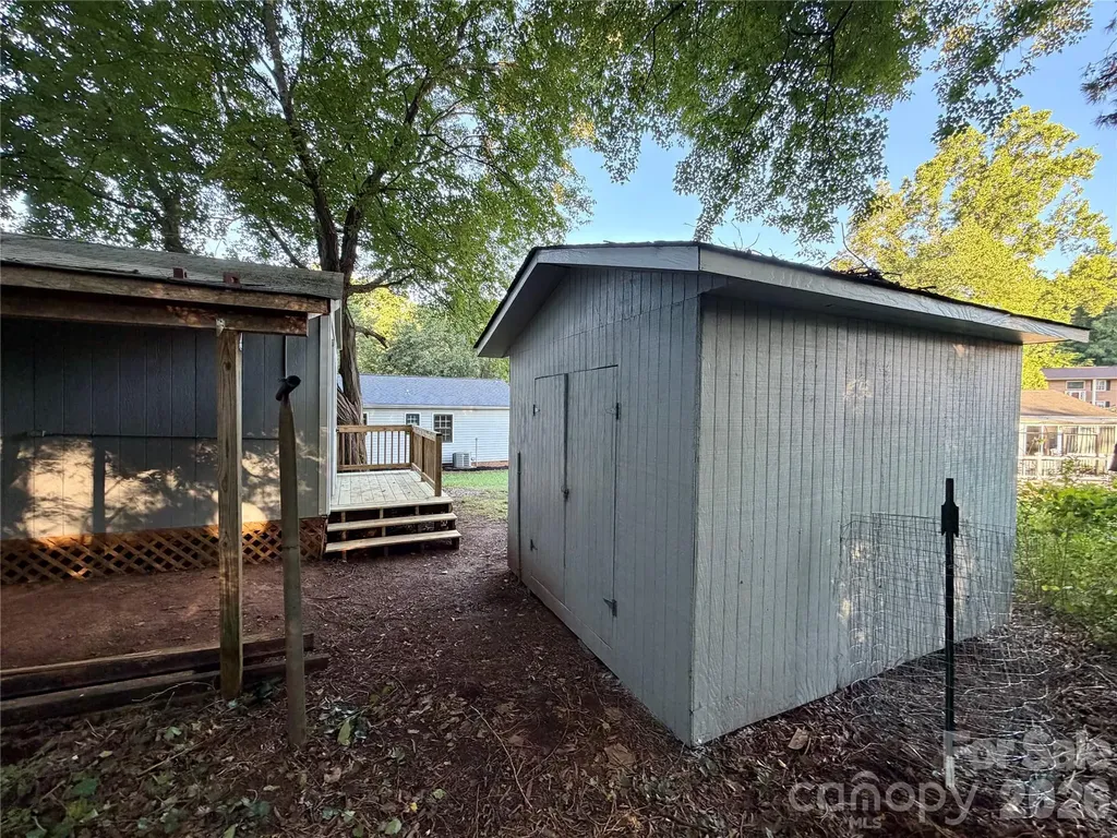 1880 Woodridge Circle Hickory NC 28602