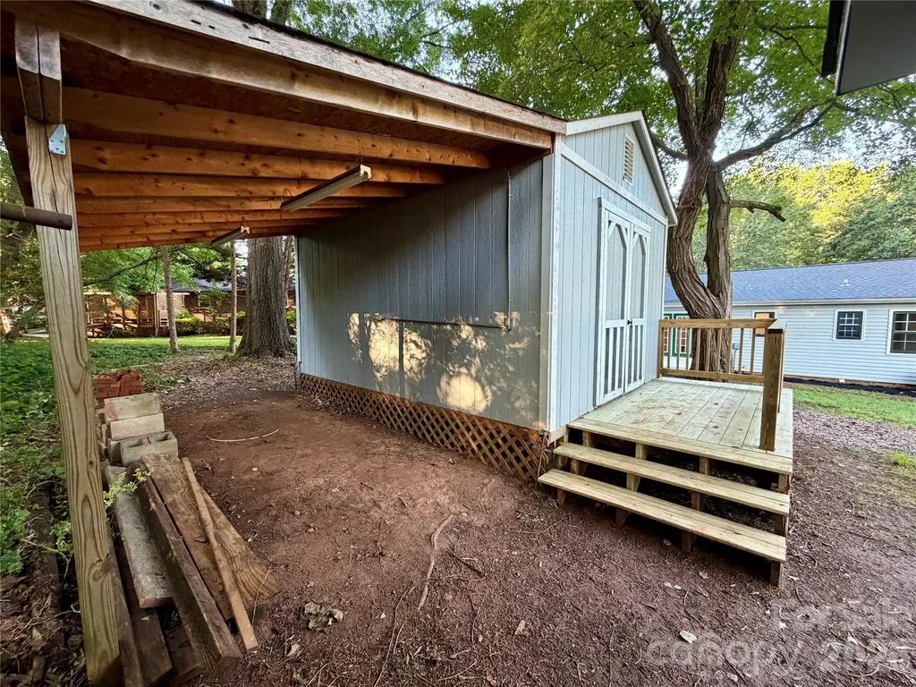 1880 Woodridge Circle Hickory NC 28602