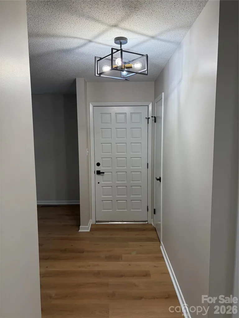 1880 Woodridge Circle Hickory NC 28602