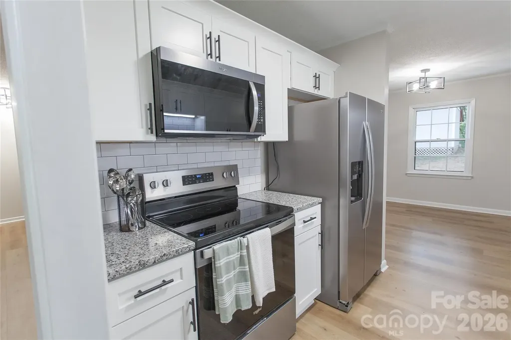 1880 Woodridge Circle Hickory NC 28602
