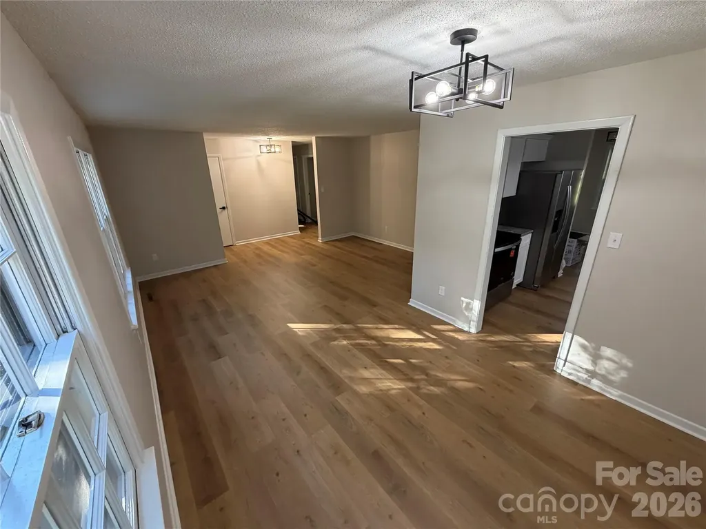1880 Woodridge Circle Hickory NC 28602