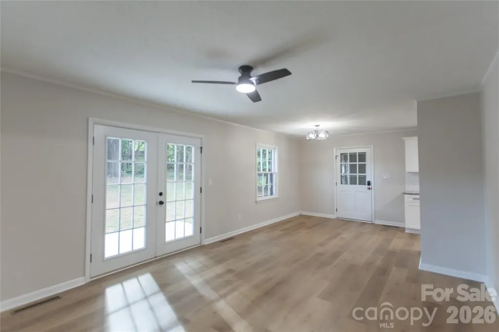 1880 Woodridge Circle Hickory NC 28602
