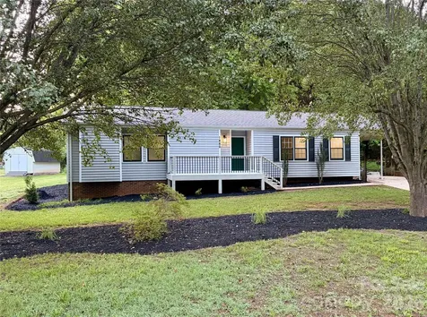1880 Woodridge Circle Hickory NC 28602