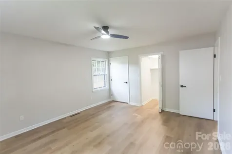 1880 Woodridge Circle Hickory NC 28602