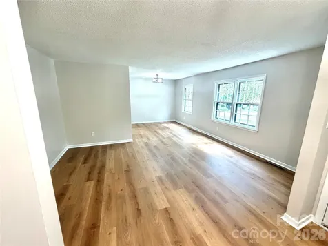 1880 Woodridge Circle Hickory NC 28602