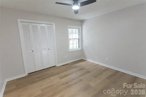 1880 Woodridge Circle Hickory NC 28602