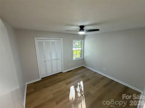 1880 Woodridge Circle Hickory NC 28602