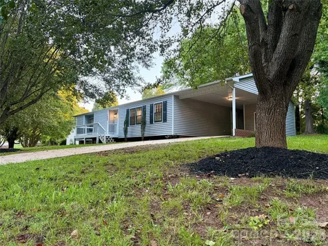 1880 Woodridge Circle Hickory NC 28602