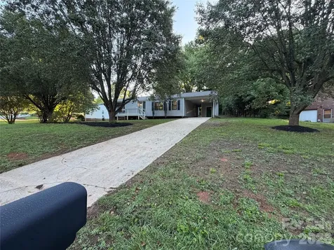 1880 Woodridge Circle Hickory NC 28602
