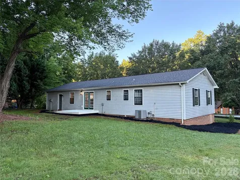 1880 Woodridge Circle Hickory NC 28602