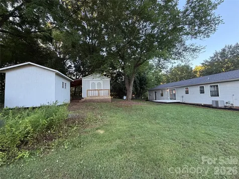 1880 Woodridge Circle Hickory NC 28602
