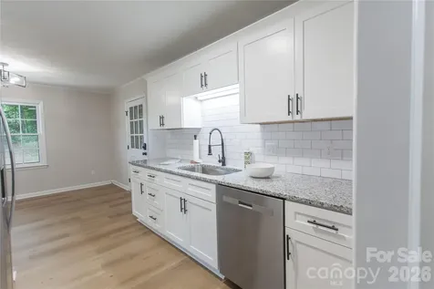 1880 Woodridge Circle Hickory NC 28602