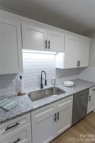 1880 Woodridge Circle Hickory NC 28602