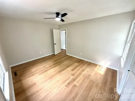 1880 Woodridge Circle Hickory NC 28602