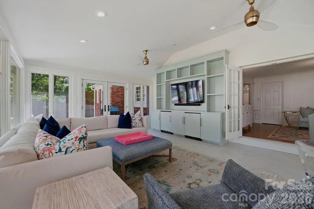 3901 Severn Avenue Charlotte NC 28210