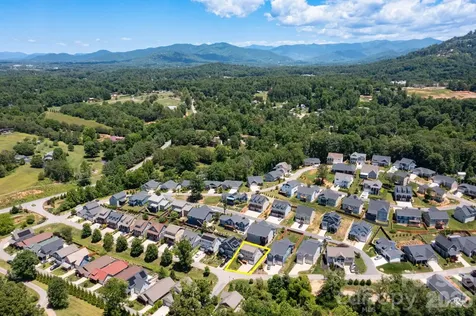 32 Greenwood Fields Drive Asheville NC 28804