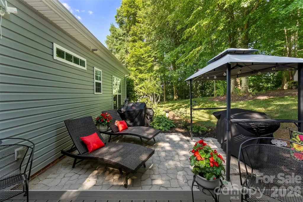6008 River Garden Court Lowell NC 28098