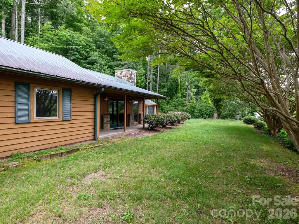 332 Island Cove Road Penrose NC 28766