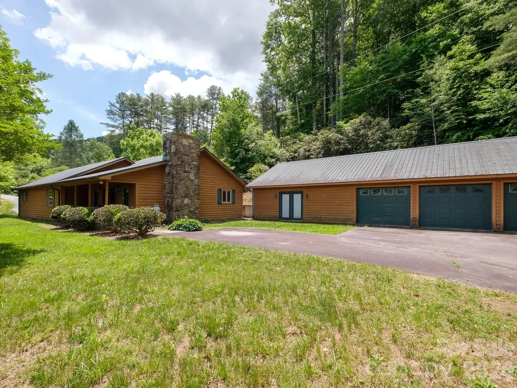 332 Island Cove Road Penrose NC 28766