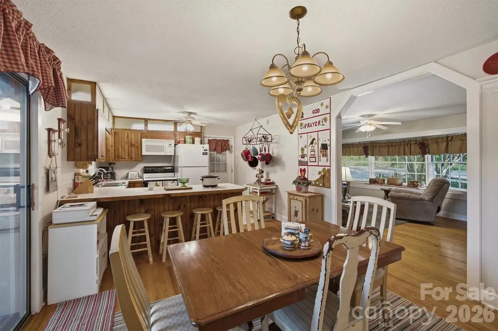 5513 Old Linville Road Marion NC 28752