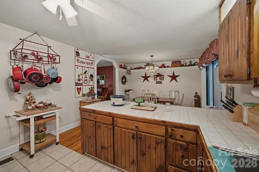 5513 Old Linville Road Marion NC 28752