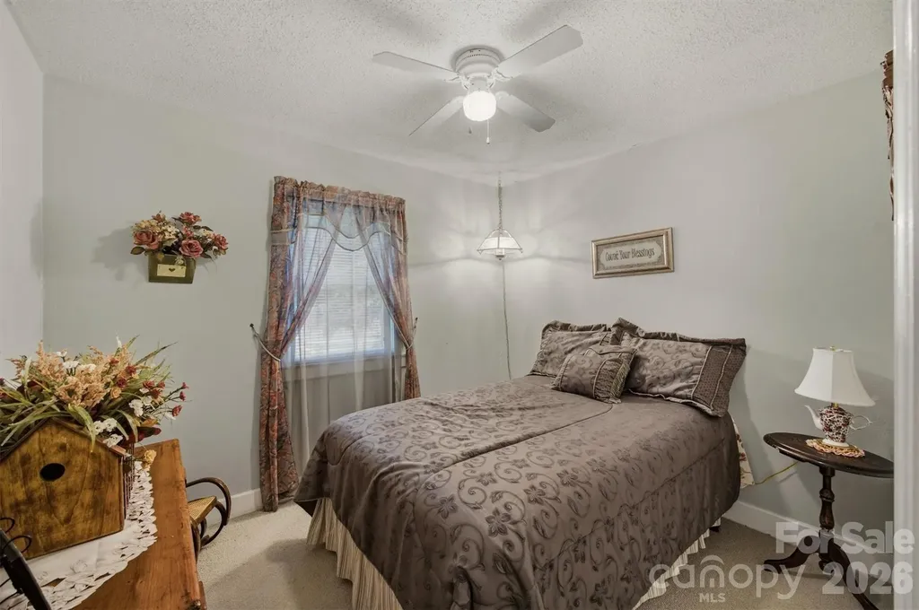 5513 Old Linville Road Marion NC 28752