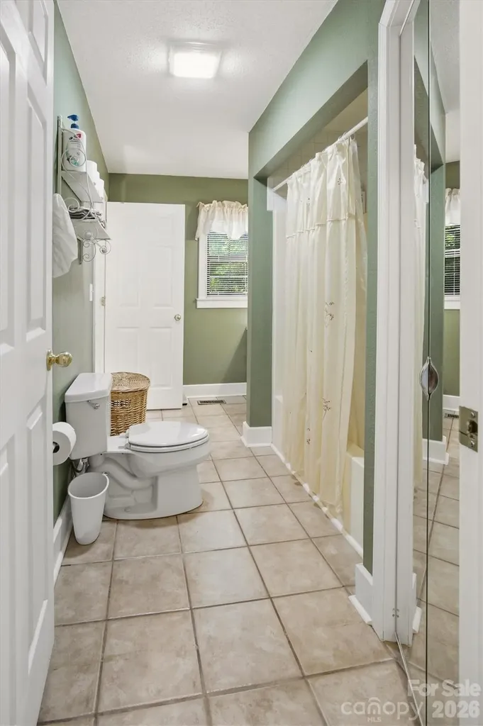 5513 Old Linville Road Marion NC 28752