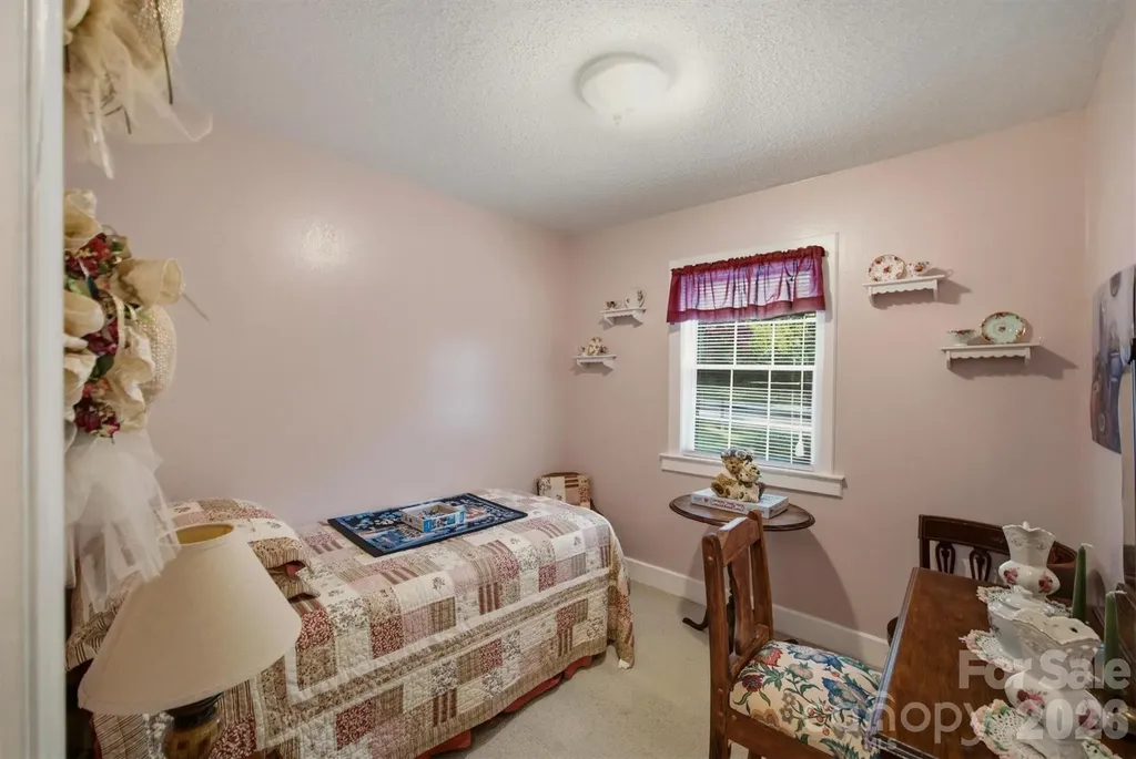 5513 Old Linville Road Marion NC 28752