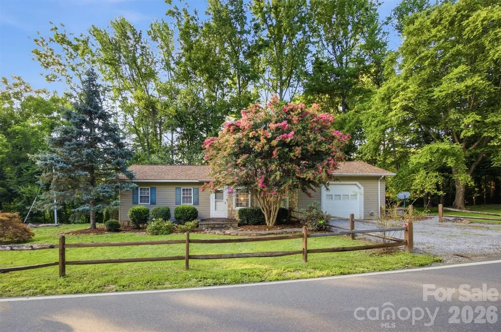 5513 Old Linville Road Marion NC 28752