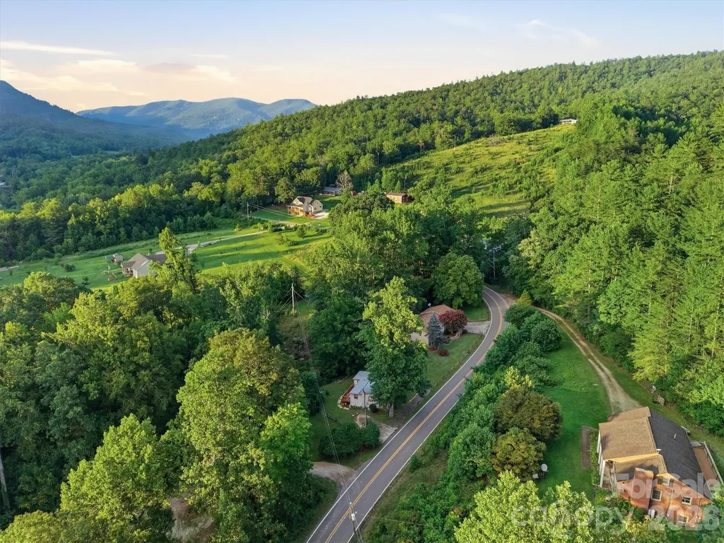 5513 Old Linville Road Marion NC 28752