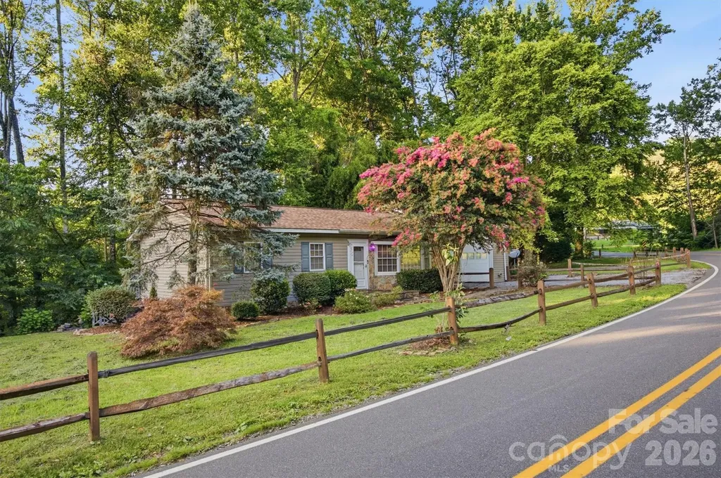 5513 Old Linville Road Marion NC 28752
