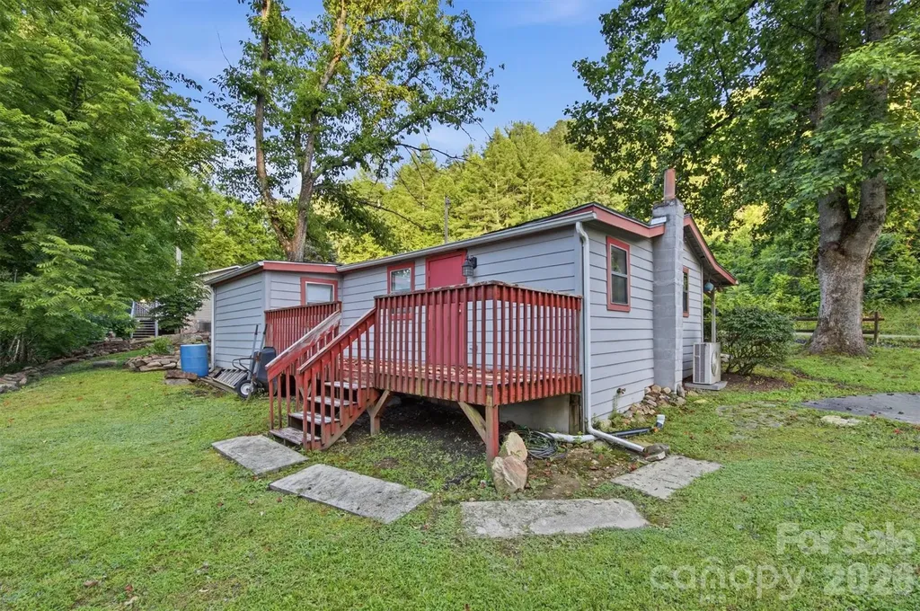 5513 Old Linville Road Marion NC 28752