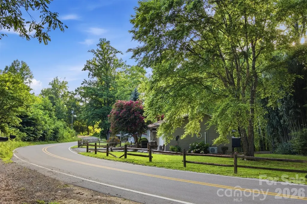 5513 Old Linville Road Marion NC 28752