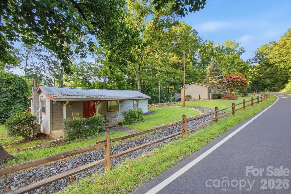 5513 Old Linville Road Marion NC 28752