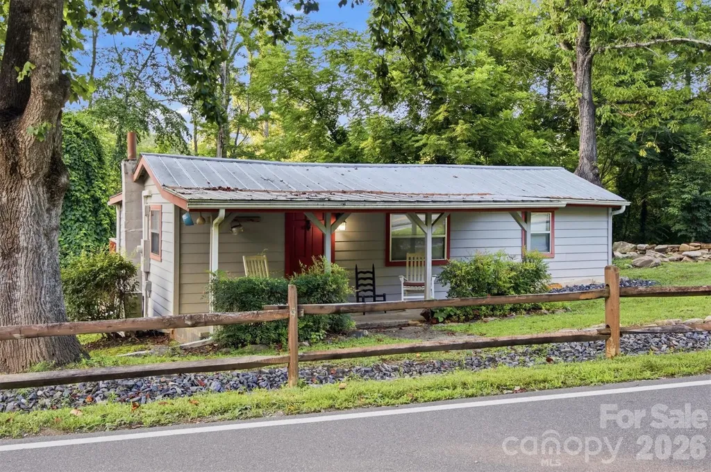 5513 Old Linville Road Marion NC 28752