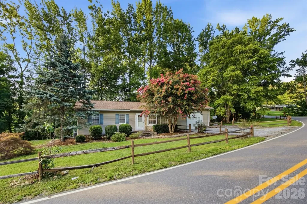 5513 Old Linville Road Marion NC 28752